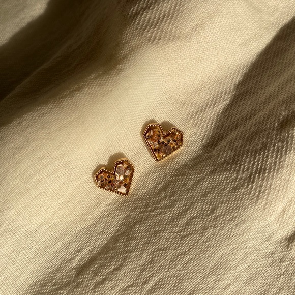 Club Boral Jewelry - Hexagon Flakes Gold Heart Earrings